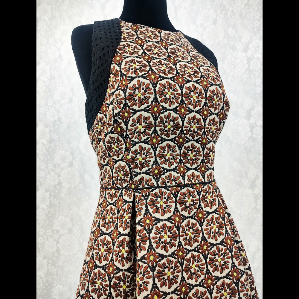 H&M Elegant Sleeveless Dress With Pockets - Picture 2 of 10